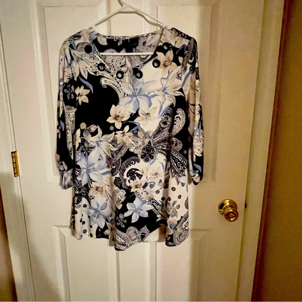 Tunic top. Beautiful blue, beige, black and white flower print